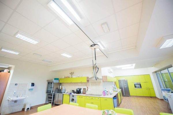 LUNA Winncare ceiling lift - Image 6