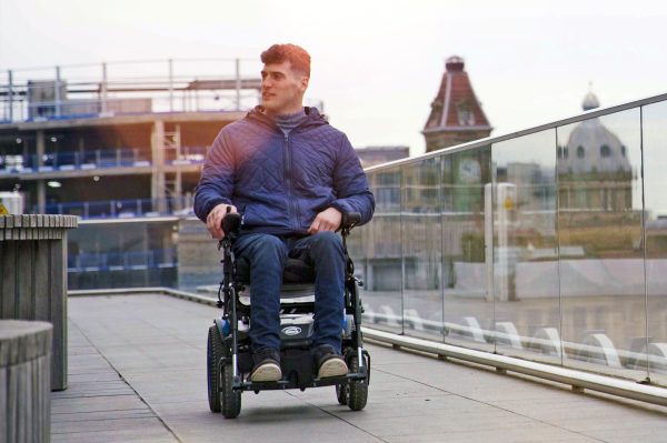 Quickie Q200 R electric wheelchair - Image 2