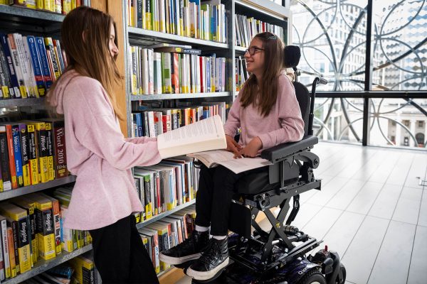 Q300 M Mini Teens electric wheelchair - Image 3