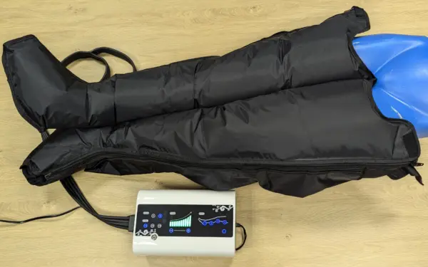 Aparat do masażu uciskowego PT1002 z mankietami na nogi XXL - obrazek 1
