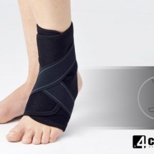 Universal ankle brace with U-SS octal tapes