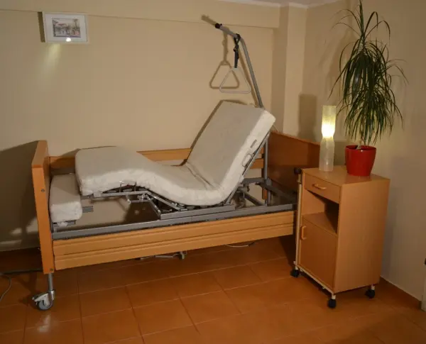 Obrotowe łóżko rehabilitacyjne TWIST funkcja fotela - obrazek 1